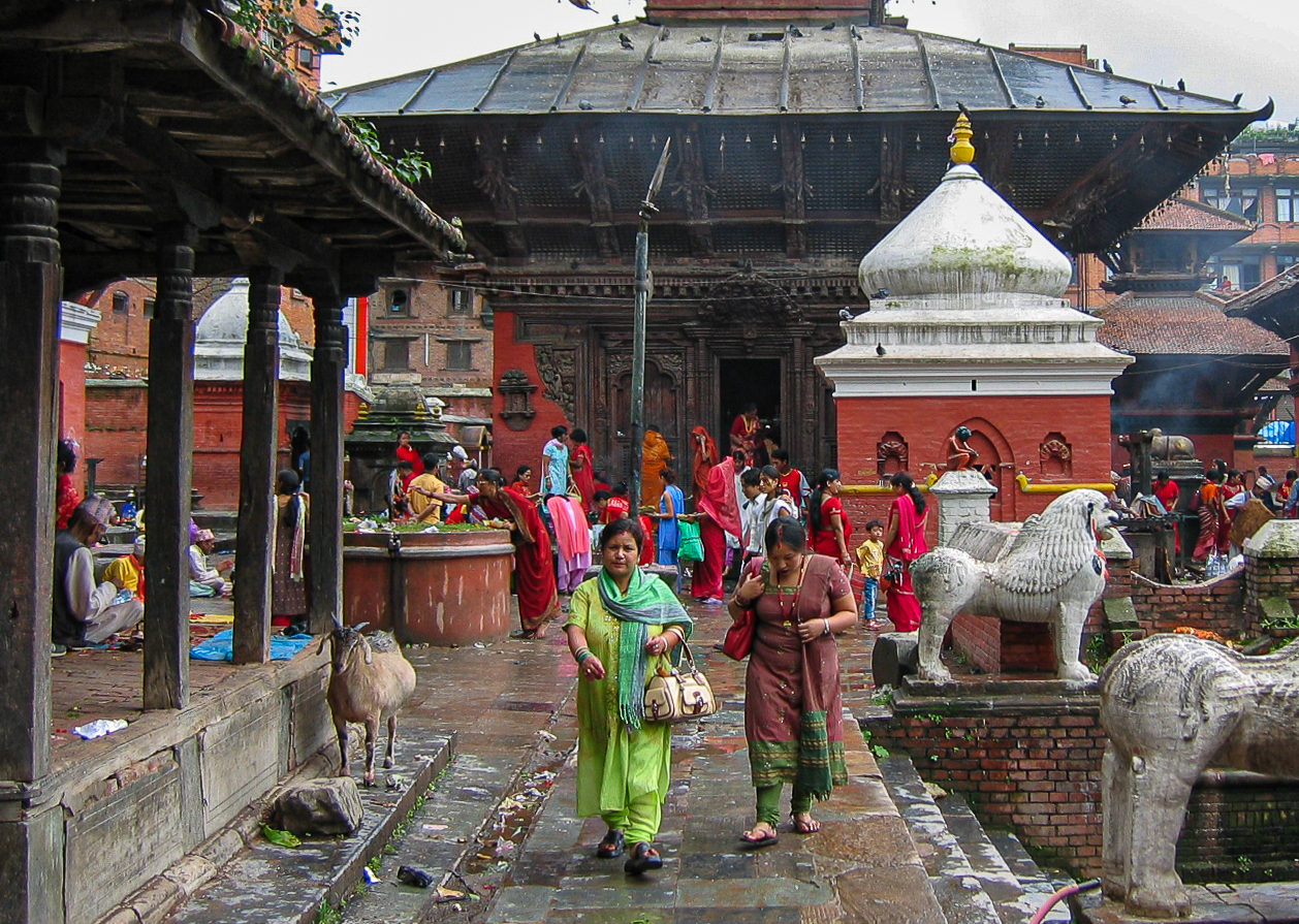 Patan - Khumbheshawar Temple - worship and daily activity