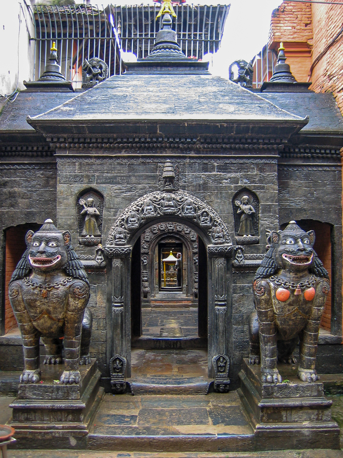 Patan  entering the Golden Temple