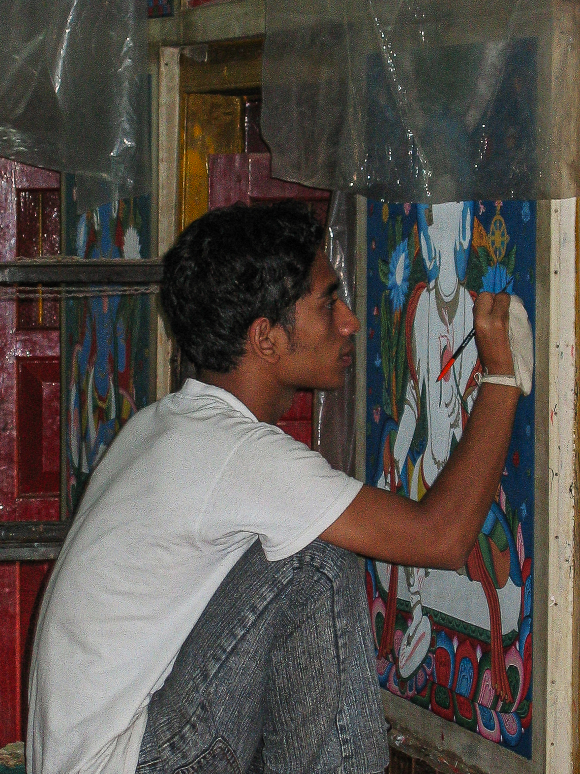 Patan - Nepali man painting a Tangka