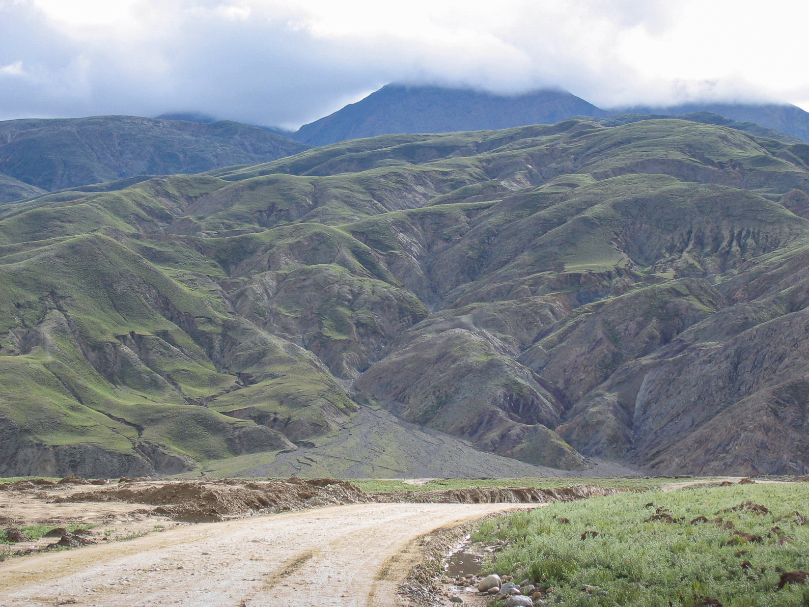 Mist topped undulating mountains on the approach to Xigatse