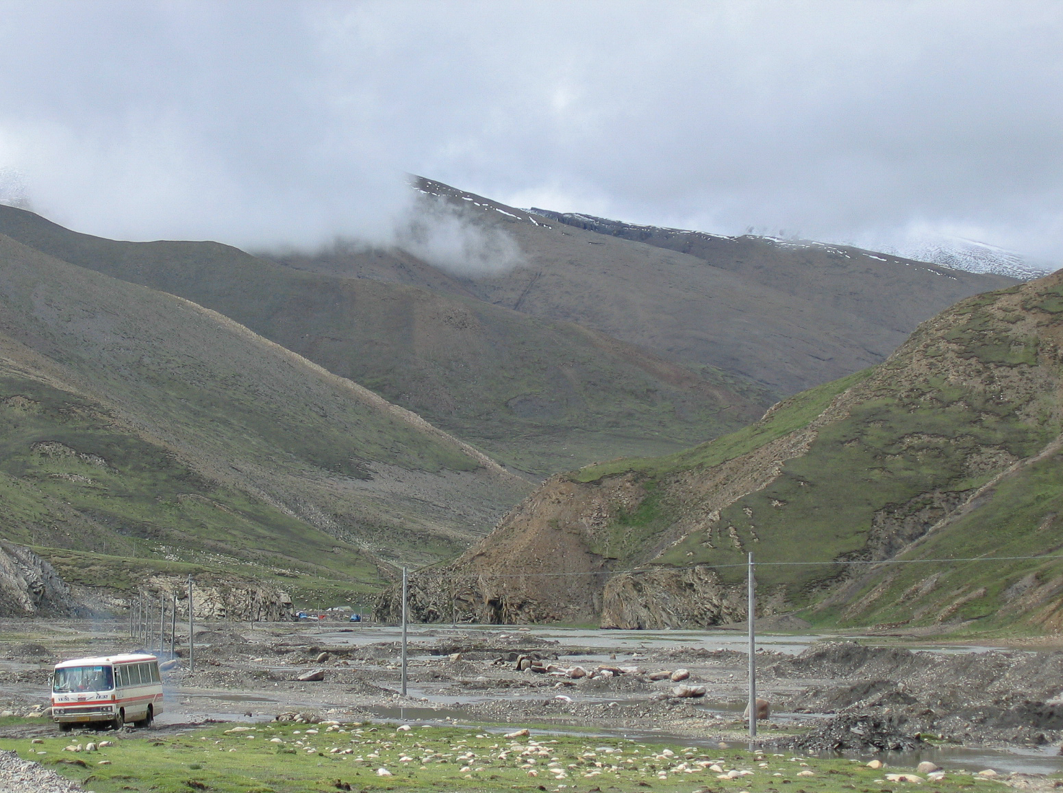 Kathmandu to Lhasa overland - Day 3 - Tingri to Xigatse - The accompanying bus is still holding up strong