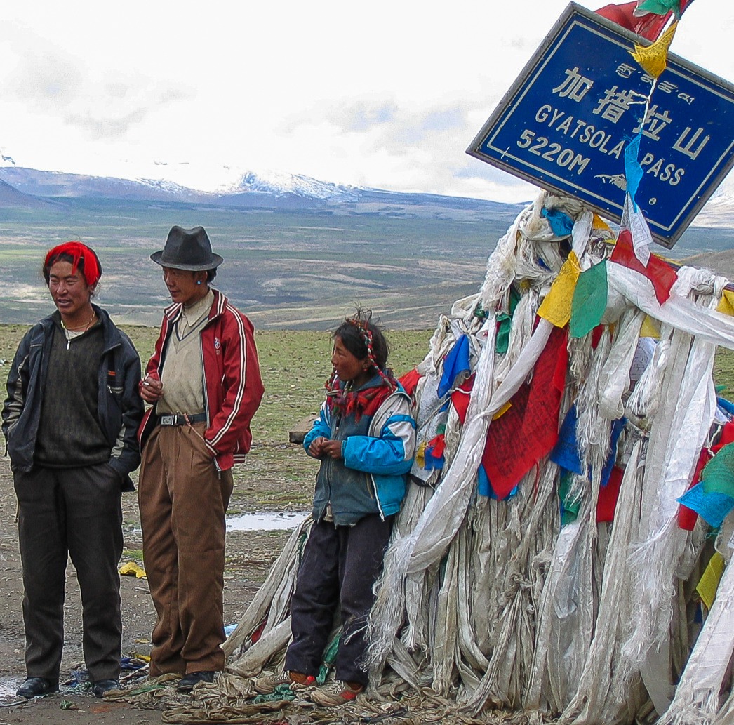 Greeted by Tibetans at the Gyatsola Pass