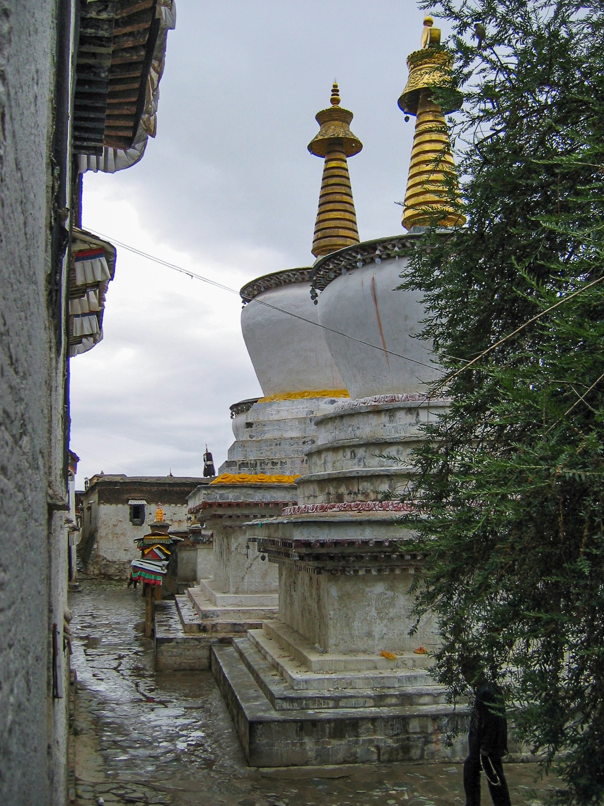 Tashilhunpo Monastery - Xigatse - Tibet - two stupas (large chortens)