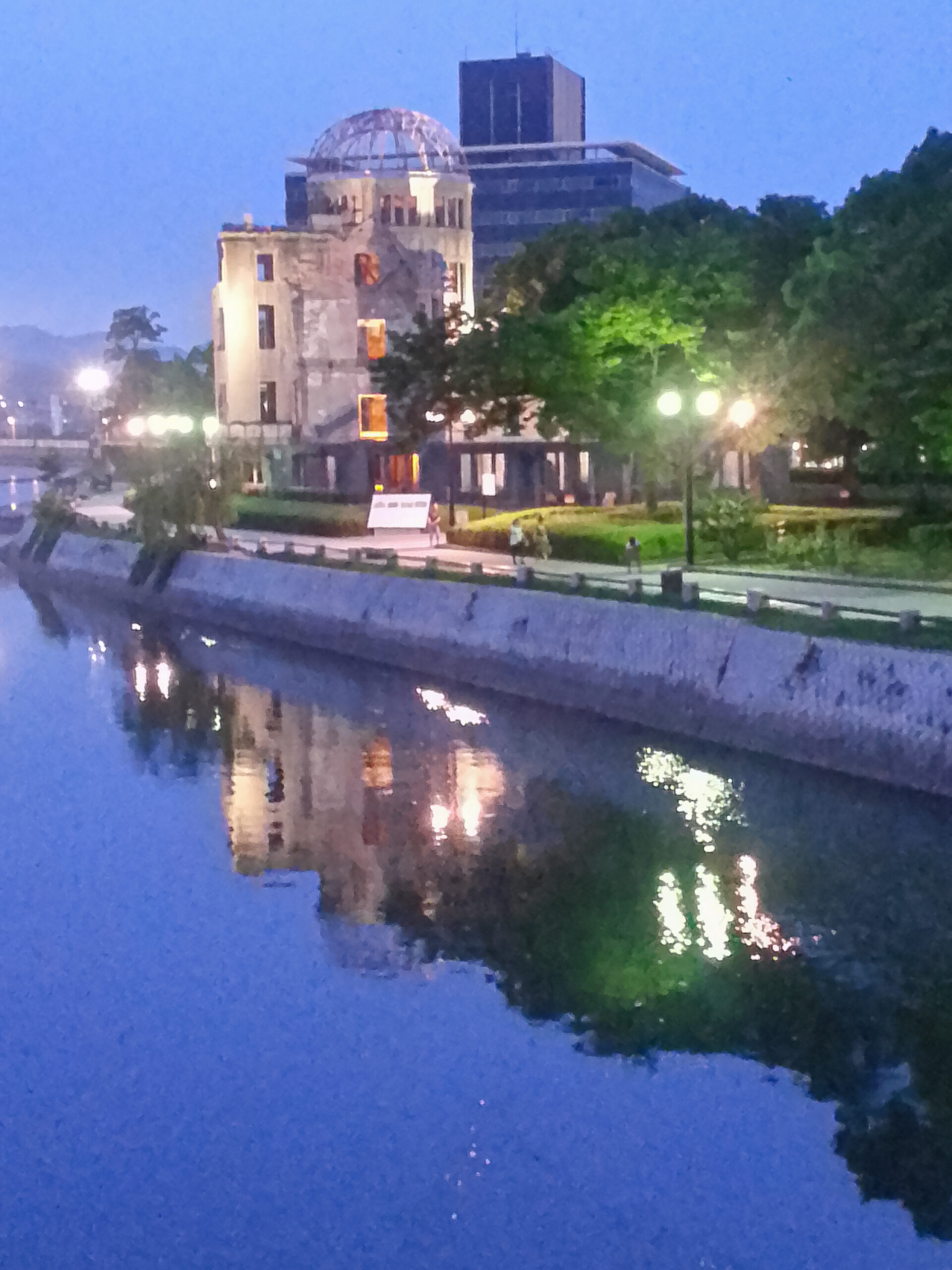 Hiroshima - Genbaku Dome at night