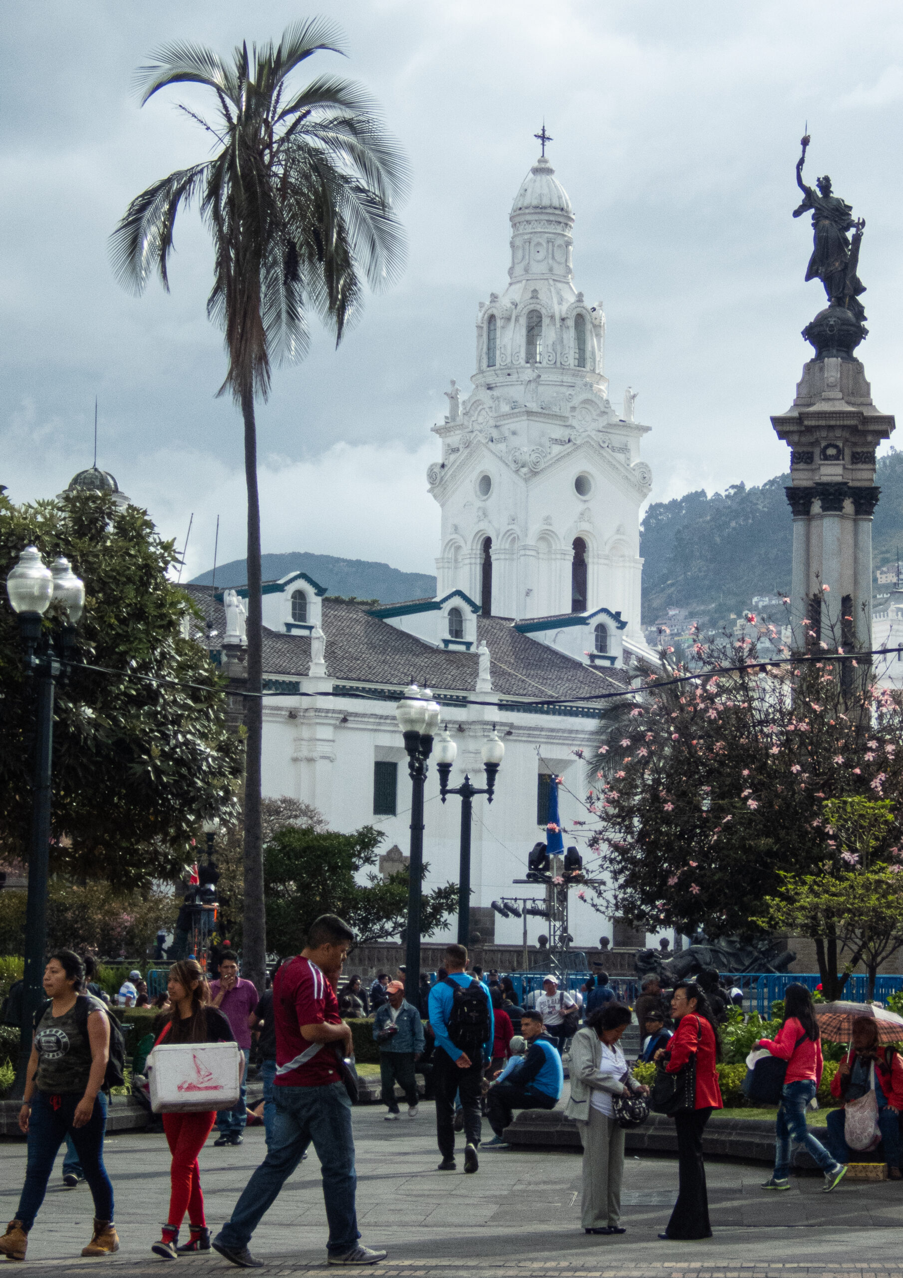 Quito - Independence Square - Full of life