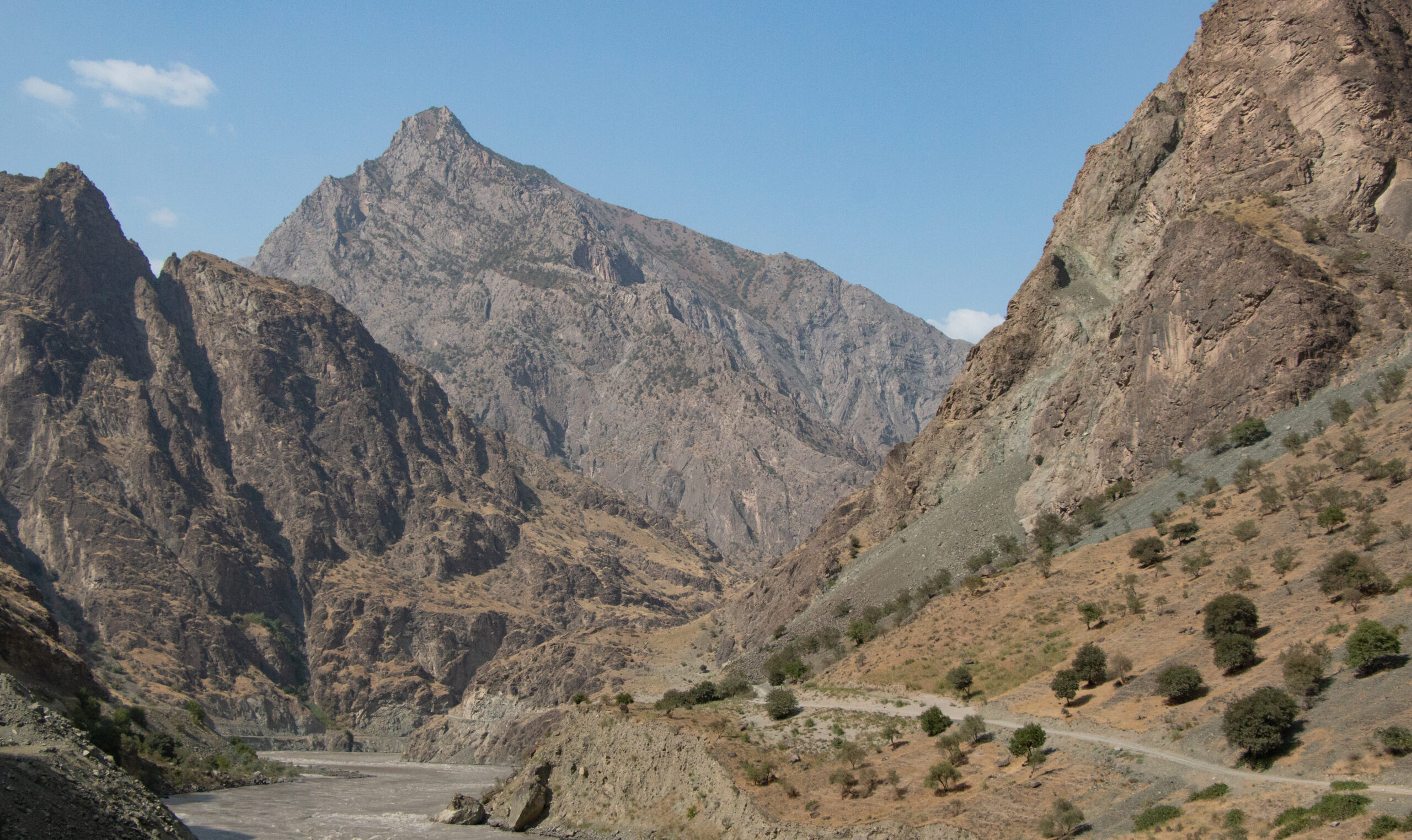 The high Pamir Mountains getting closer