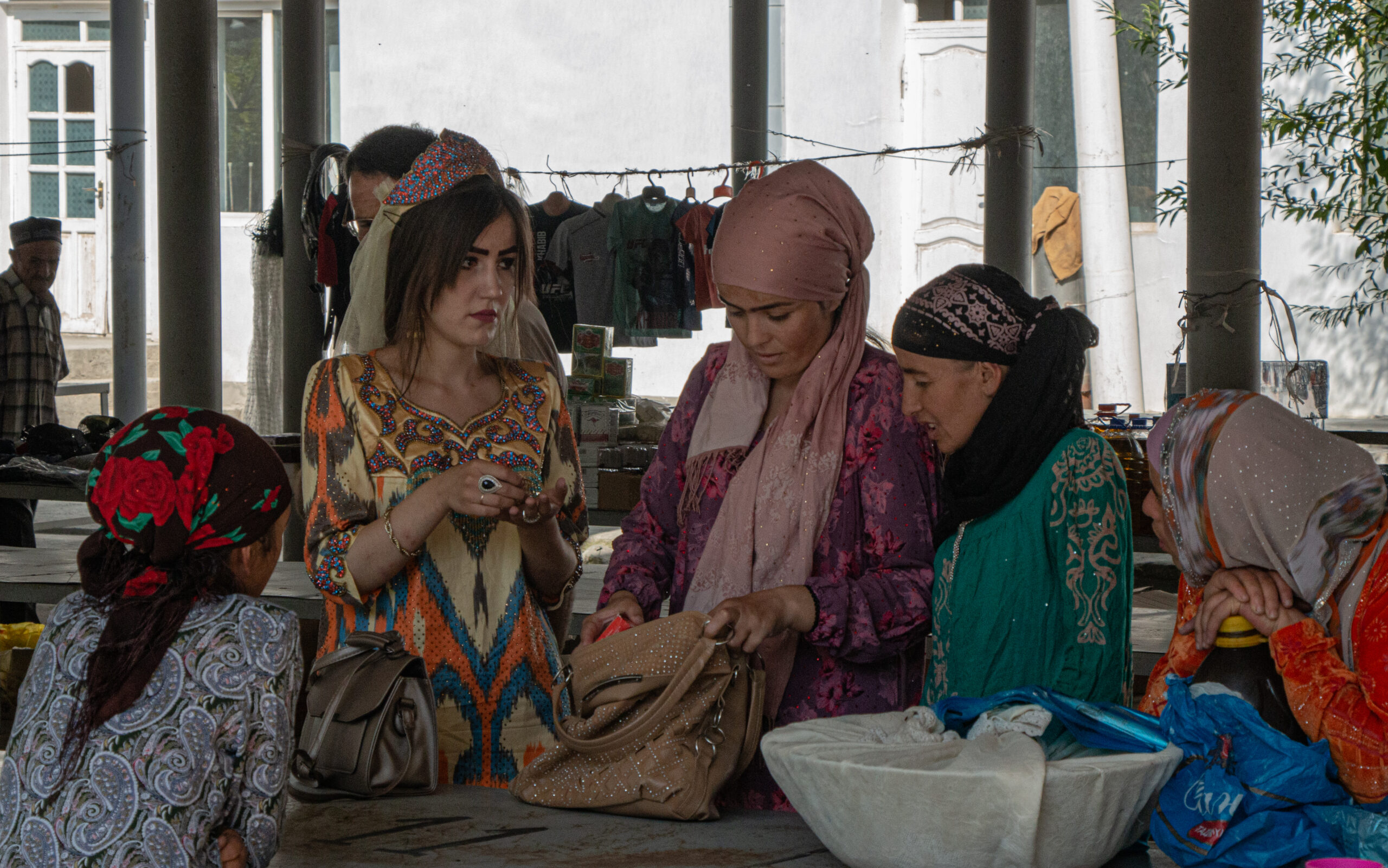 Tajikistan - Tajik women at Ruzvat market