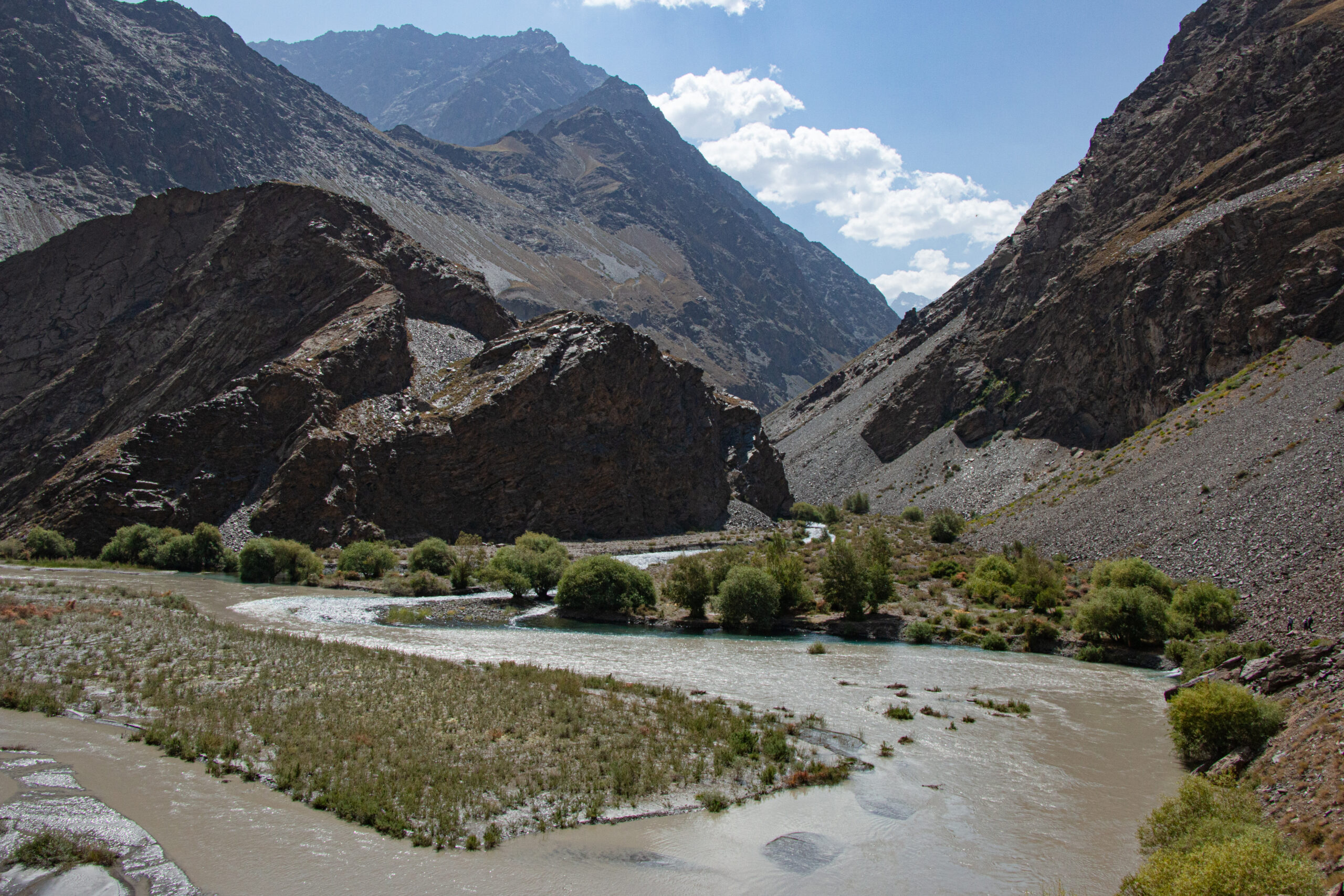 Tajisistan - beginning the hike into the Jizew Valley