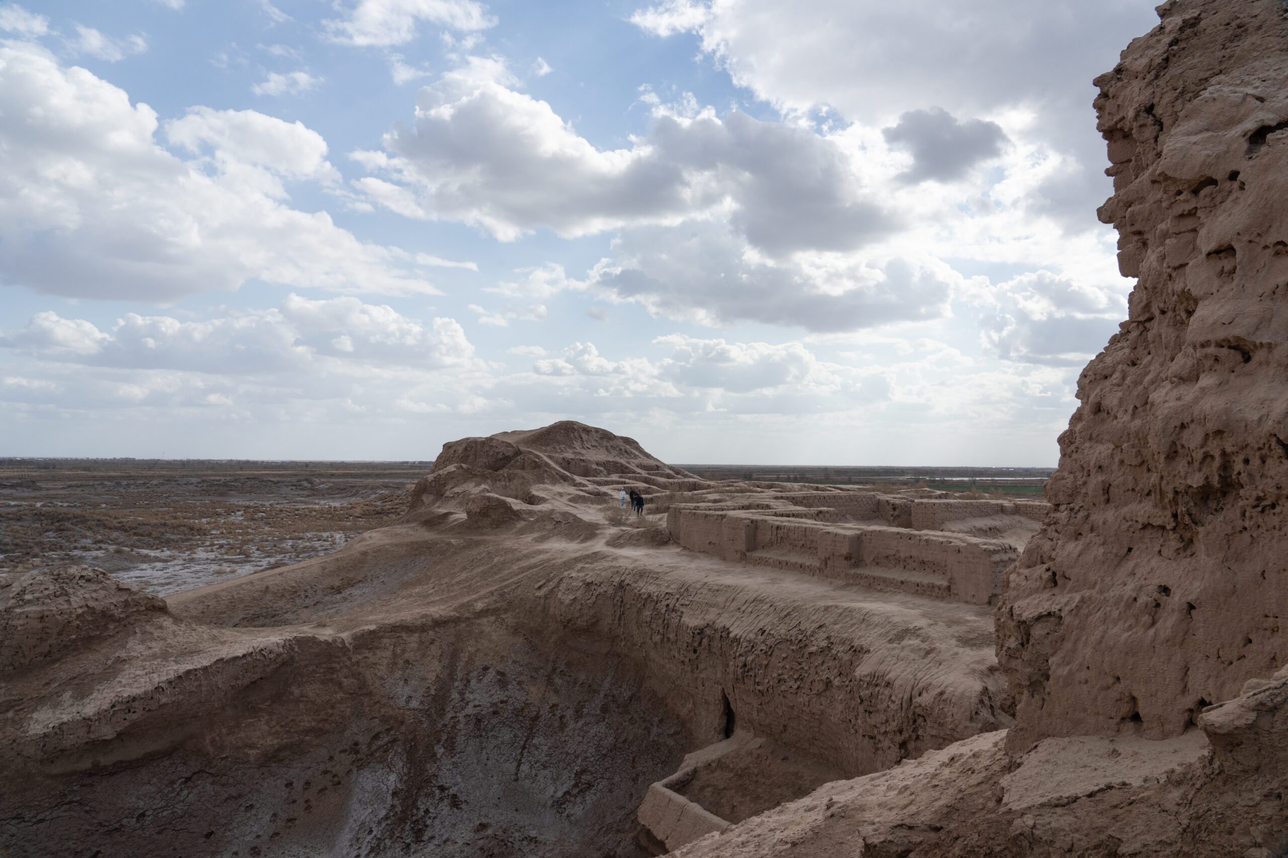 Karakalpakstan - Toprak Qala - towards the palace