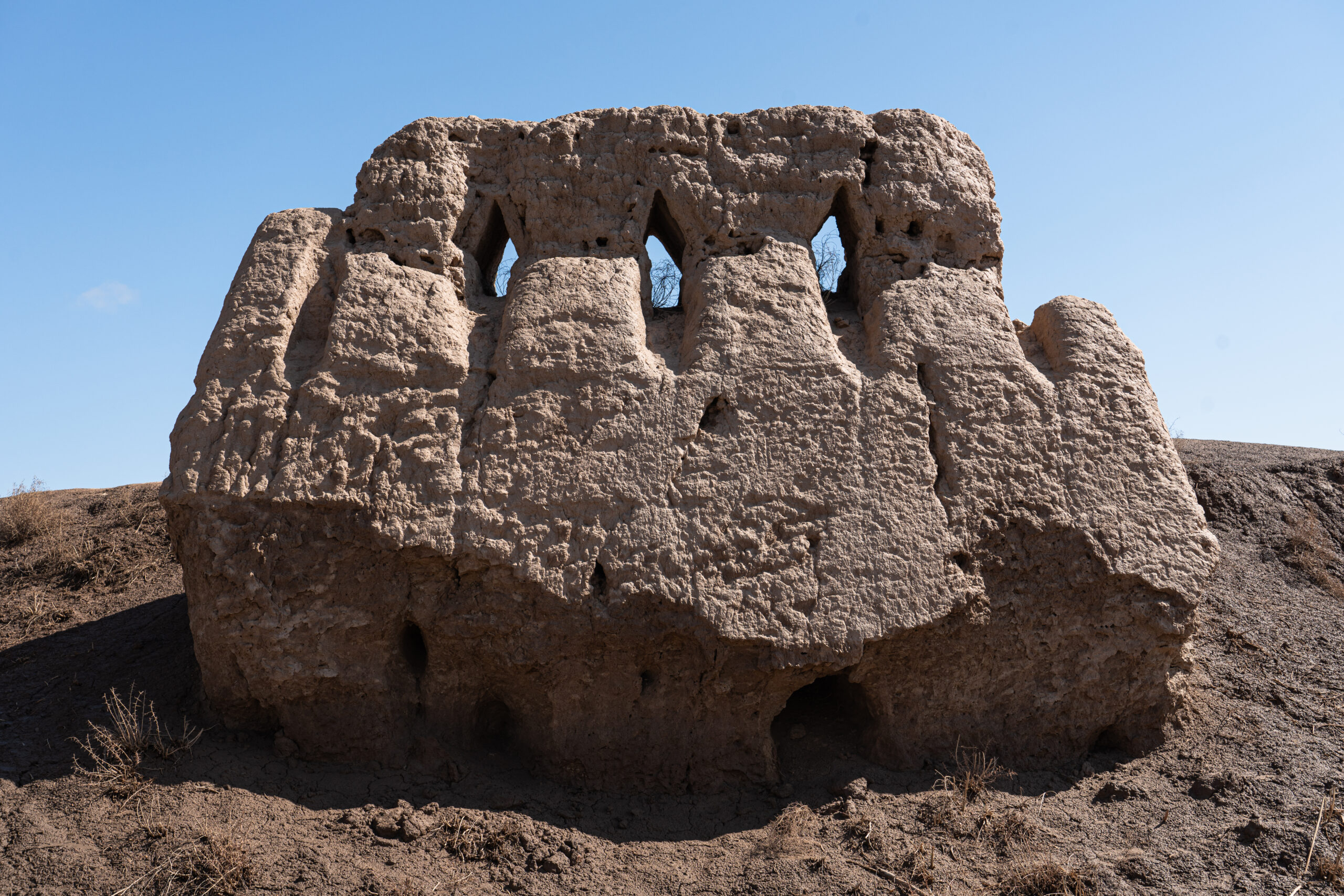 Uzbekistan - The final remains of a 2000-year old  spectacular circular fortress  - Qo'y Qirilgan Qala