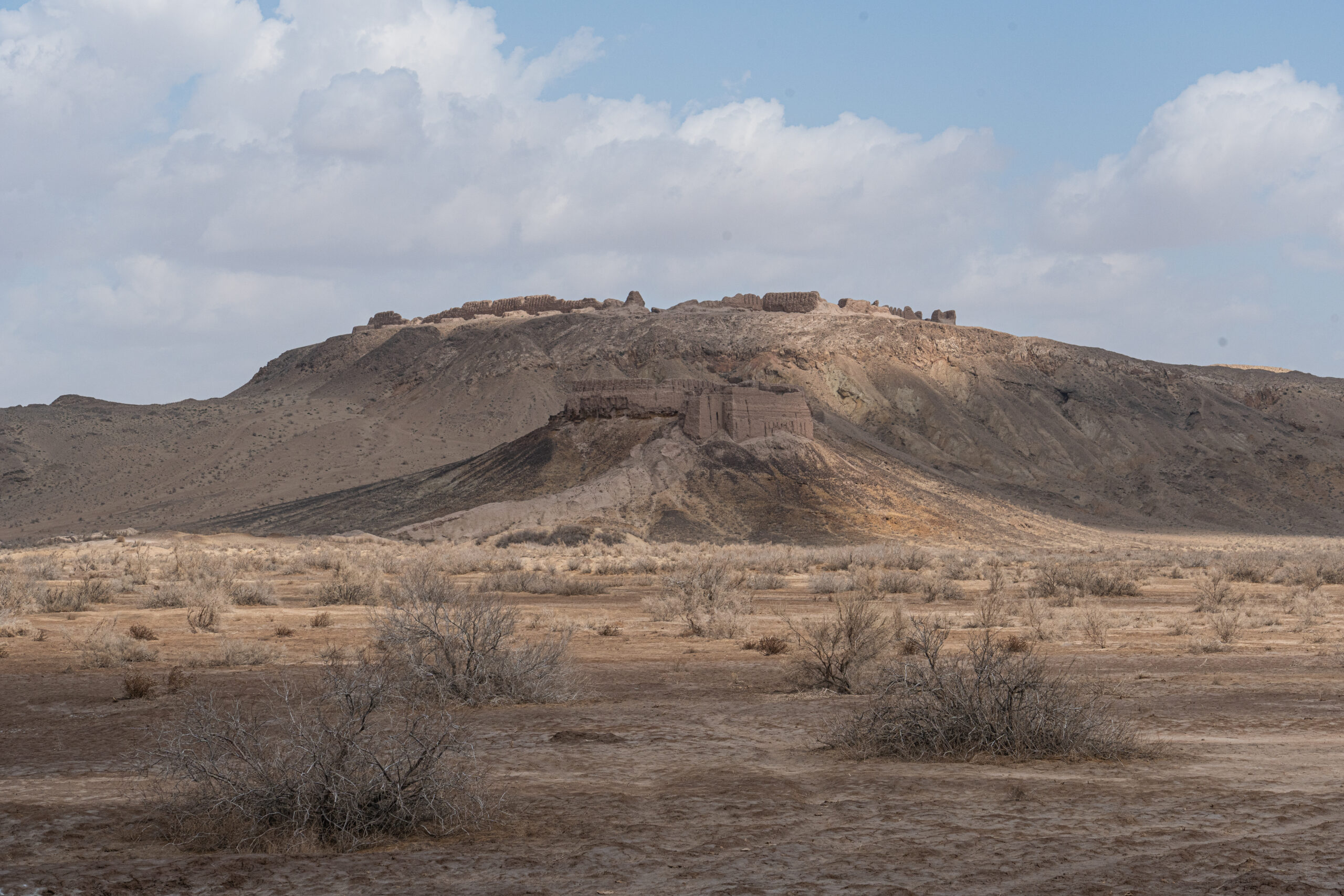 Uzbekistan - Karakalpakstan - approaching Ayaz Qala