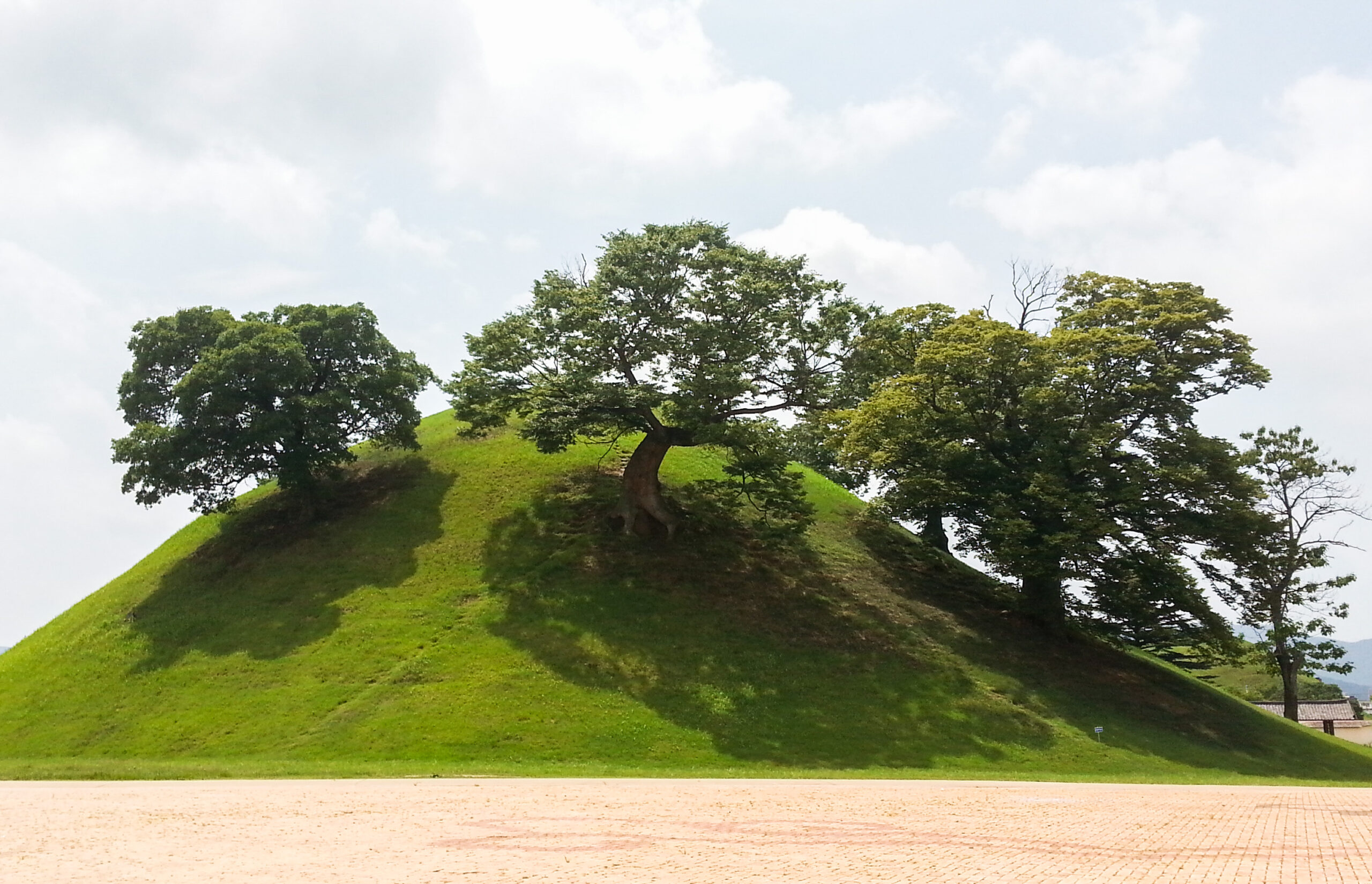 South Korea - Gyeongju - Majestic tumuli