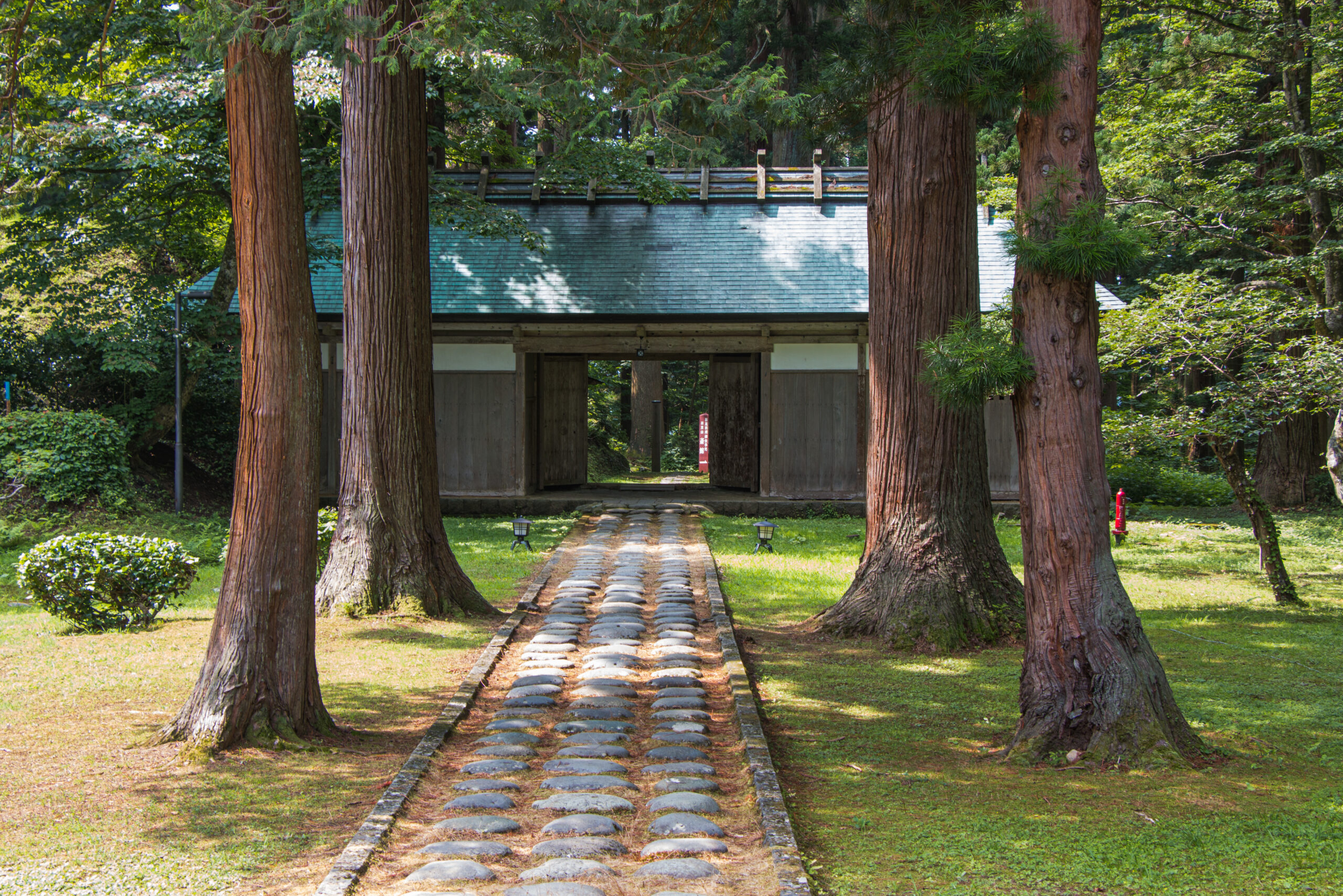 Japan - Dewa Sanzan - Mount Haguro - The gates to Saikan