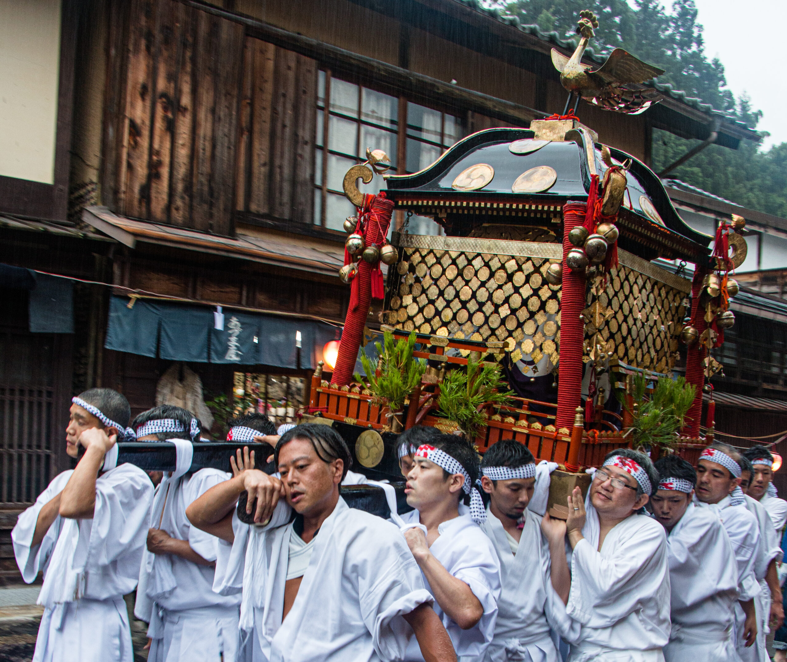 Japan - Tsumago - carrying the shrine for the Wachino Festival