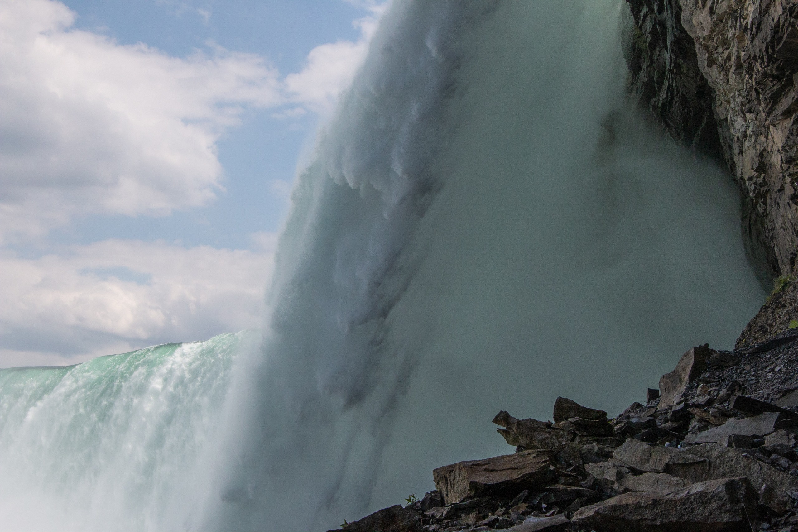 Up close to Niagara - The Journey Behind the Falls