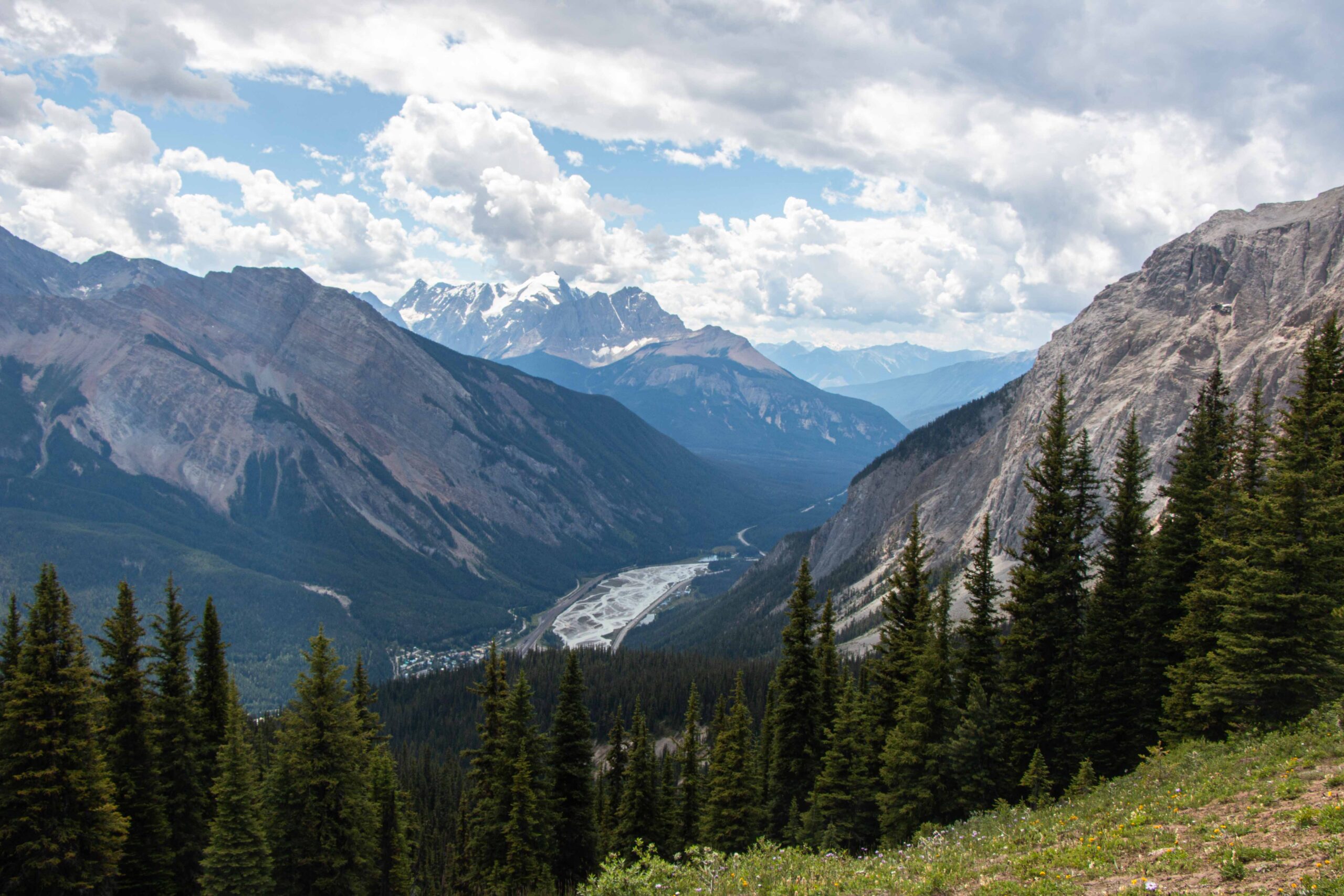 Reaching views from the Yoho National Park