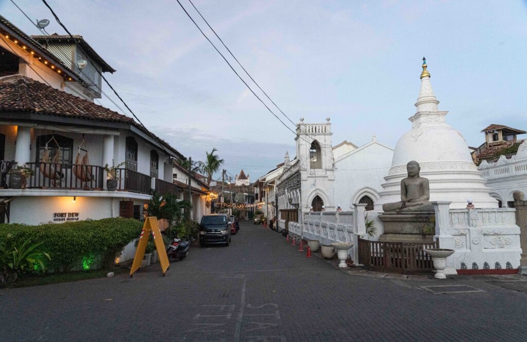 Galle - a place to relax opposite a Buddhist stupa
